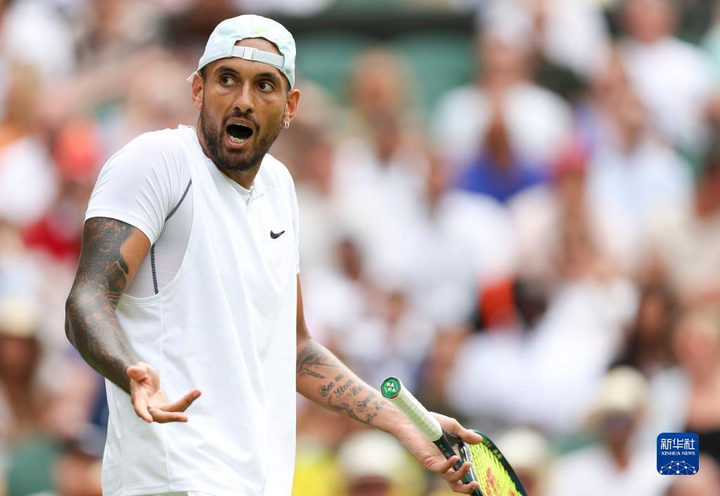 多达四人入 多达四人入